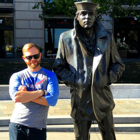 Meet your Posher, Chris - Picture 1 of 7